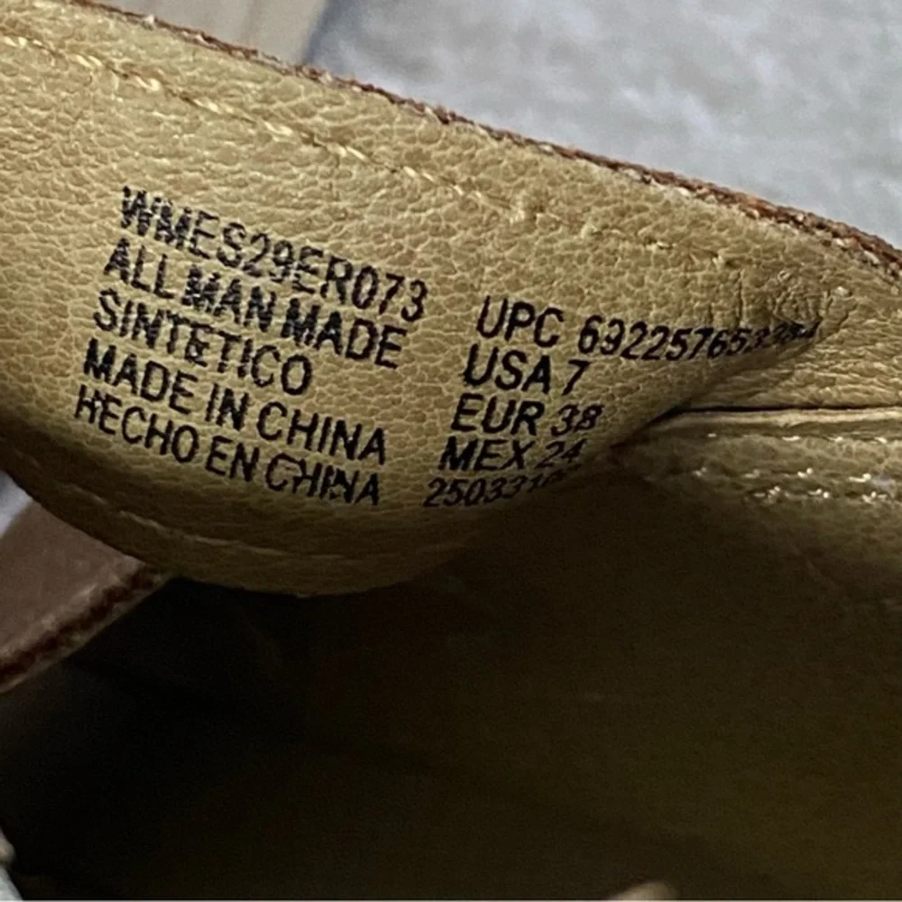 Earth Spirit Shoes Sandals Women’s Size 7 Open Toe Velcro Tan‎